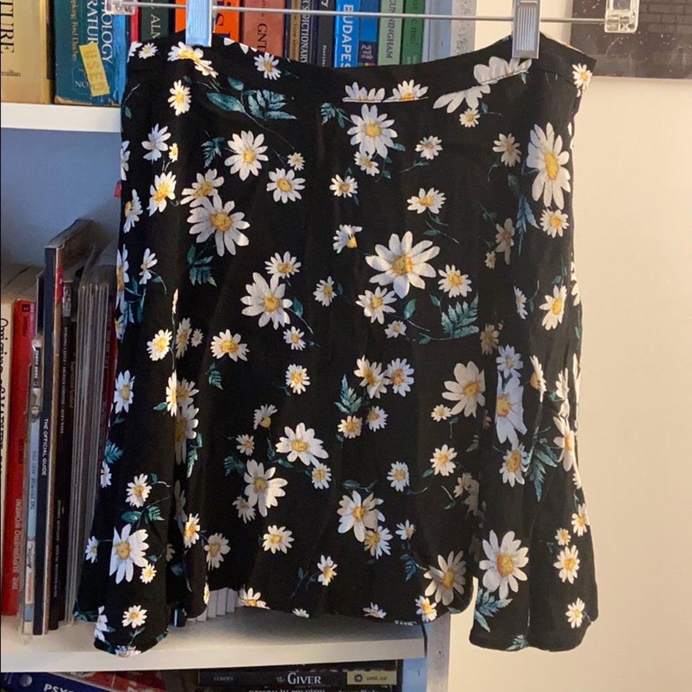 🔥3 FOR $10🔥 DAISY SKATER SKIRT 🌼